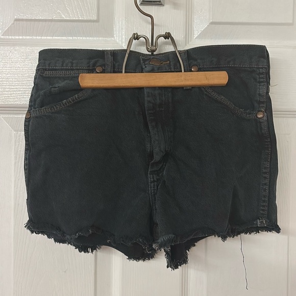 Wrangler Black Cut-Off Shorts Women’s Size 29 - Picture 1 of 5